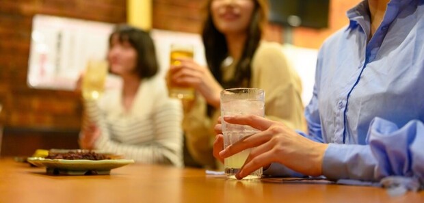 飲み会で楽しそうにしただけでお説教?シングルマザーの彼の異様な束縛|シンママの彼はモラ夫予備軍