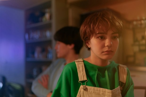 男女　すれ違い