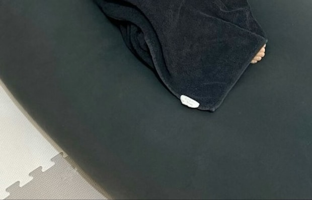 保育園を頑張った1歳児→帰宅後の「完全燃焼」な姿に10万人が悶絶「口がかわいい」「1週間お疲れ」