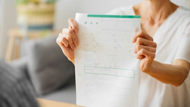 義父「お前とは縁を切る」→泣きつく夫に冷たく突きつけた【離婚届】｜ギャンブル依存症夫との決別