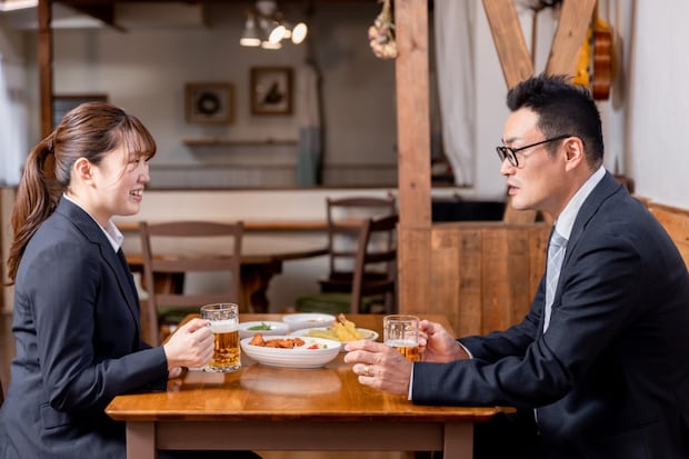 部下　飲み屋　二人　相談