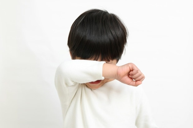 「お菓子ダメ」に怒った5歳児は部屋を去り→驚きの姿に1000いいね「意志を感じる」「煩悩退散？」