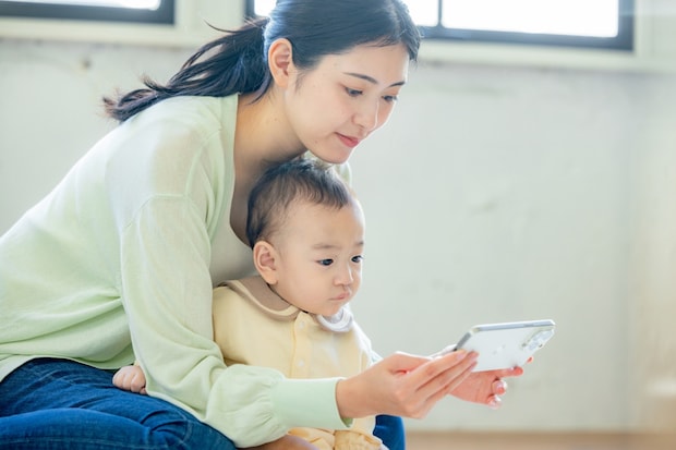 赤ちゃん　スマホ