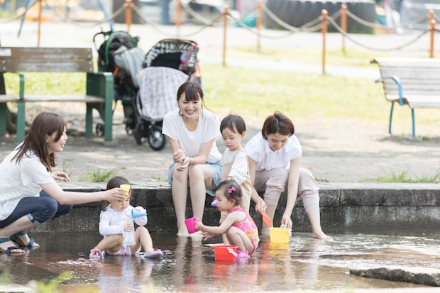 ママ友　公園　遊具