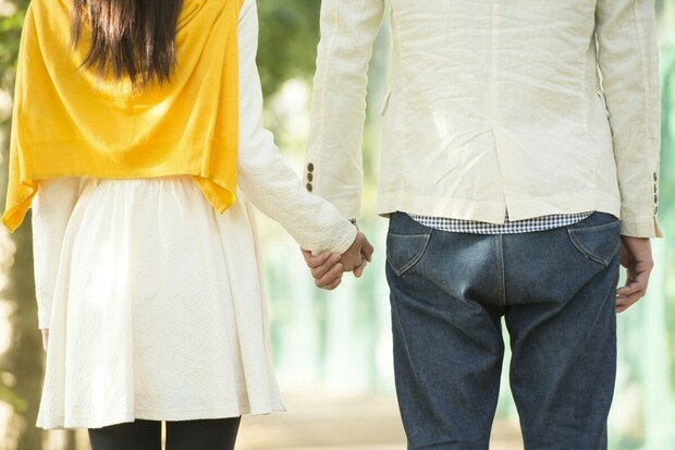 仕事と称して朝帰りする夫→妻の友人が街で見かけた【決定的な光景】｜愛人と再婚しようとする夫