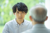 実父が親族に【秘密の借金】→キレた息子が「肩代わりする」と伝えた理由｜家族に借金する両親