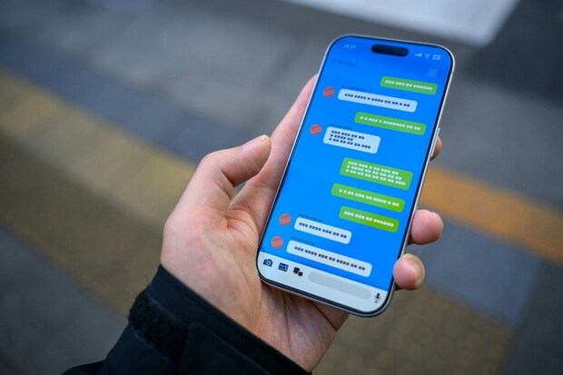 「母さんに謝りにこい」父から連絡も…実家の母を「非表示」にした理由｜産後に実母と距離をおいた話