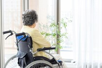 認知症の祖母に息子の七五三写真見せたら→【変わらない愛】一言に涙「ウルッときた」「泣けるね」