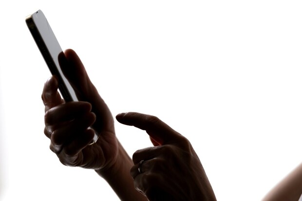 女性　スマホ　悩み