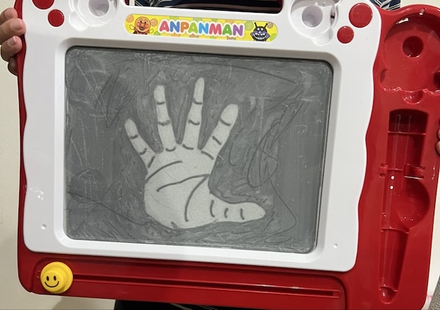 1歳娘の【お絵描きボード】→小4兄の“本気お絵かき”に11万いいね「センスありすぎ」「2枚目天才」