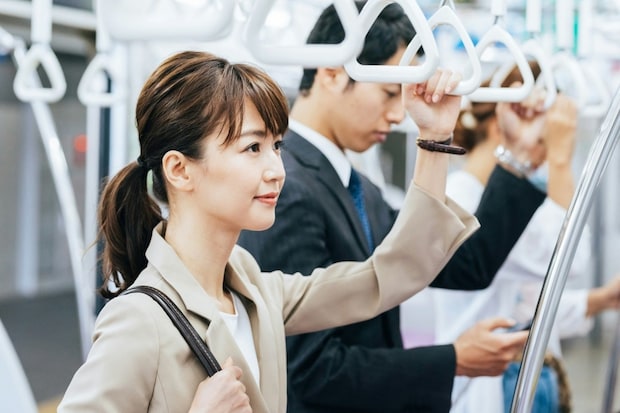 「東京の人は忍者？」電車内で驚愕→都会人が持つスキルに12万いいね「慣れやで」「これわかる」