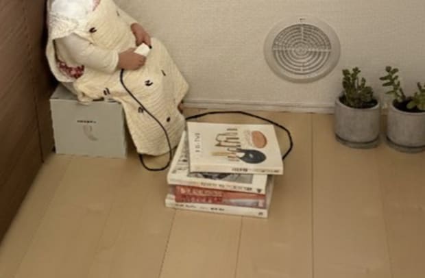 【かわいすぎる】まるで“すみっコぐらし”→1歳娘を撮った写真に7千いいね「超最高」「かわよ」