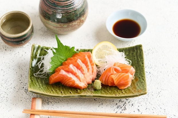 夕食のサーモン「私が育てた」妻のウソへの夫の反応に1.4万いいね「ノリがいい」「ムーブ大正解」