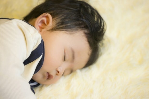 わが子の寝顔を見ながら夫がブツブツ…内容が良すぎて4千いいね「神の傑作」「その感性、推せる」