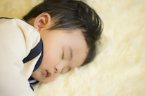 わが子の寝顔を見ながら夫がブツブツ…内容が良すぎて4千いいね「神の傑作」「その感性、推せる」