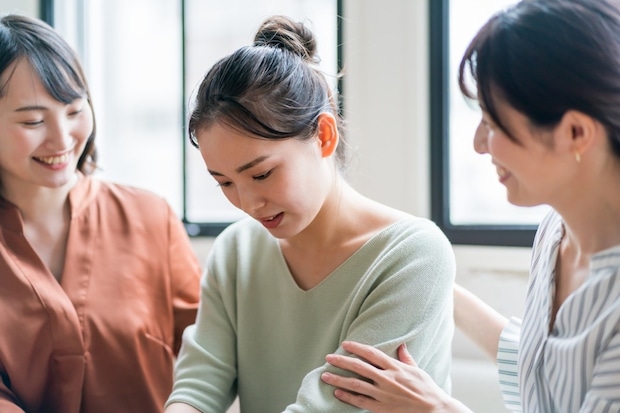 【恐怖】ターゲットを「静かに消す」魔術…→“フレネミーママ友”の狙いに気づいて背筋が凍る