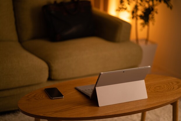 パソコン　暗い　