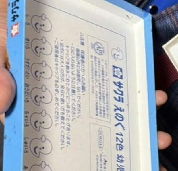 絵の具を補充しようとフタを開けた母→“衝撃の光景”に9万いいね「横転」「残量の問題以前」