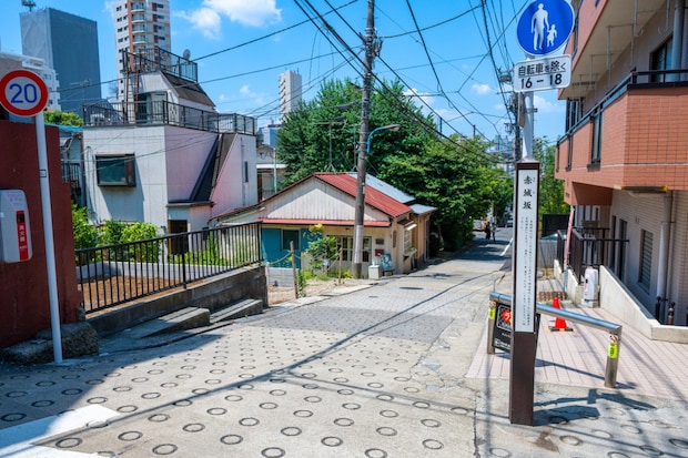 道路　家　住宅　マンション