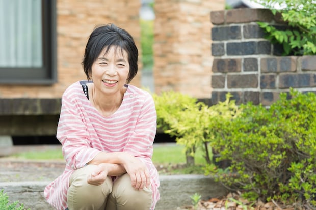 60代　女性　笑顔