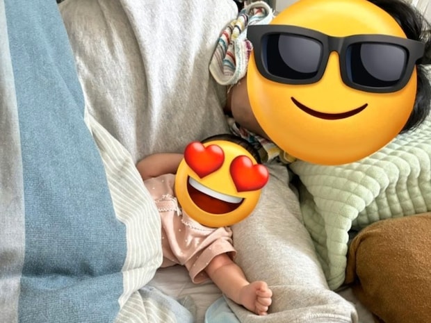 【完全一致】パパと娘の“シンクロ寝”→「遺伝子受け継いでる」ママも驚くそっくり姿に3000いいね