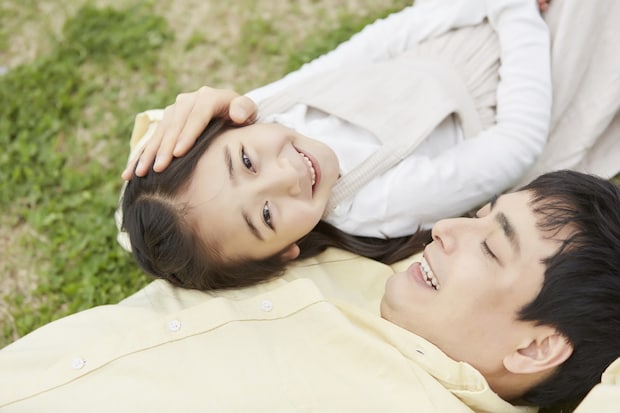 笑顔　公園　パパ　娘