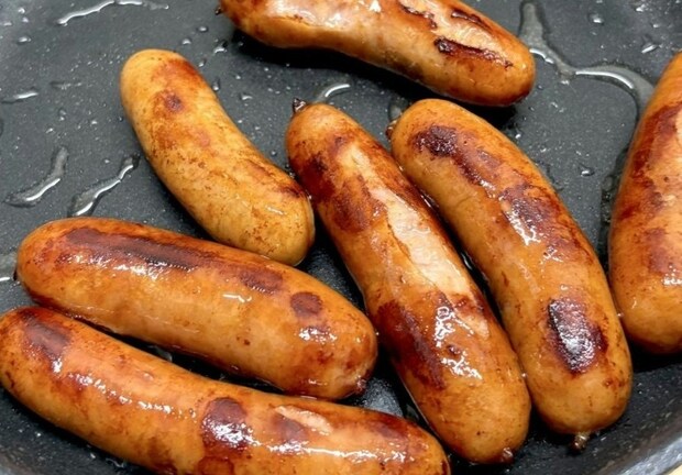 シェフ並みの“照り”再現→焼きウインナーの超簡単テクに1.2万いいね「目から鱗」「今すぐやりたい」