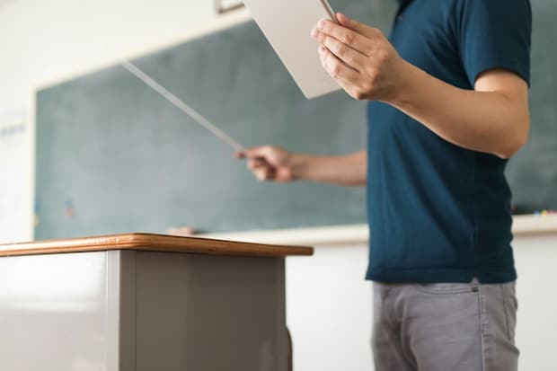 祖母の葬儀で授業を休んだ教員→生徒のまさかの行動に1万いいね「素敵なエピソード」「やさしい」