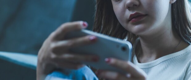 夫を信じたい妻に「甘いよ」→疑い深い友人とのやり取りが息苦しい｜なんでも不倫につなげる友人