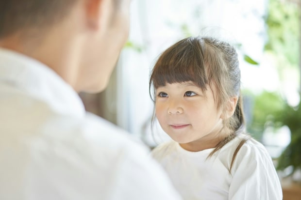 「えっとさ、えっとさ…」は【思考の効果音】→5歳児を見守るパパにほっこり「懐かしー！」「うちの子も」