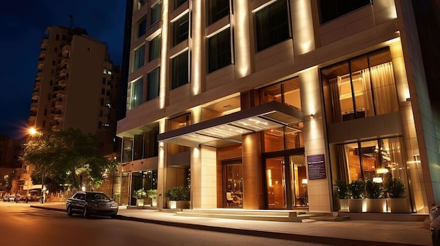 高級　外観　ホテル　夜