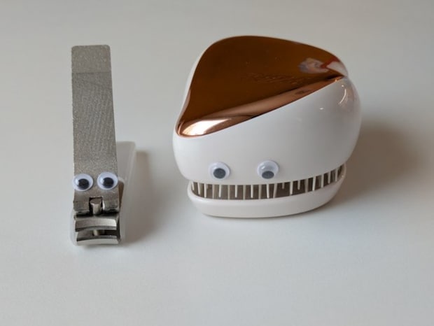 【育児ハック】工作用の“目玉シール”が活躍→日用品に貼り付けた結果に2千いいね「やってます」「イイ」