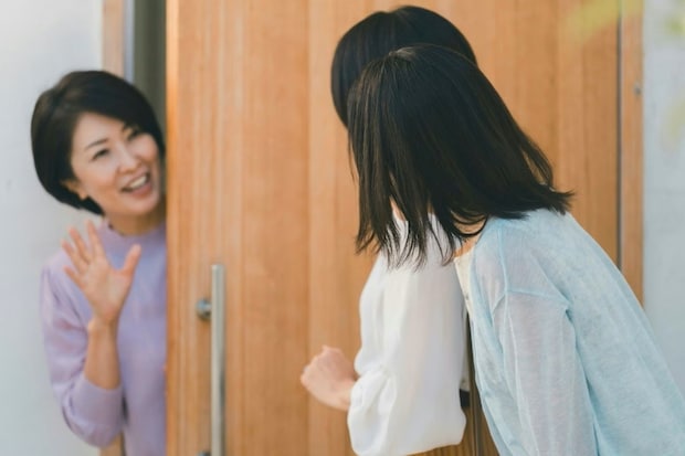 【7千いいね】義両親の訪問で母が暴走→斜め上の“見栄の張り方”に爆笑「いいきっかけ」「見栄起点で…」