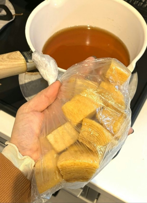 厚揚げのような物の正体は…→ 煮る直前の気づきに6万いいね「ビニールが完全に…」「出汁取ったのにｗ」