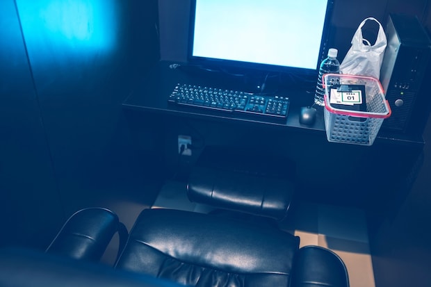 ネットカフェ　ブース