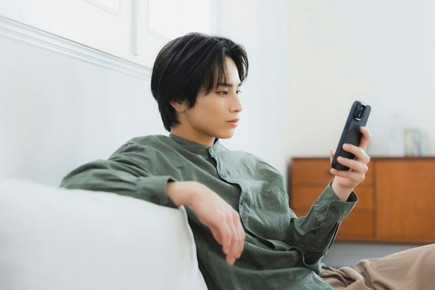 「弟(23)がかわいすぎ」帰省した姉になつく弟に7万いいね「仲良しで素敵」「可愛い生き物判定ｗ」