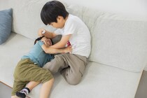 隣人の子どもは【クラスの問題児】→母親の態度も非常識でモヤモヤ｜隣人ママ友ともめて引っ越した話