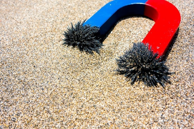 あまりに美しい感性！磁石がつく瞬間を見た【2歳児】→例えた言葉に1万いいね「泣ける」「素敵」