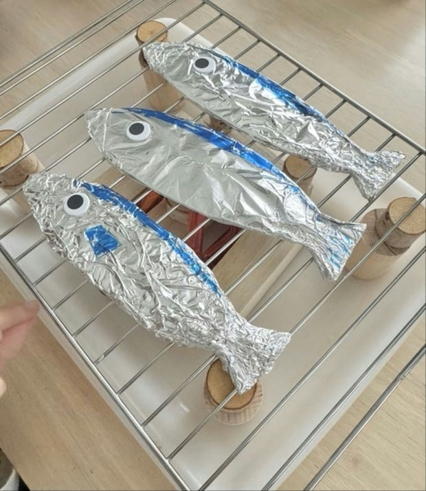 風邪をひいた息子「朝からサンマ」→ “天才的な室内遊び”に1.2万いいね「おいしそう」「芸術的」