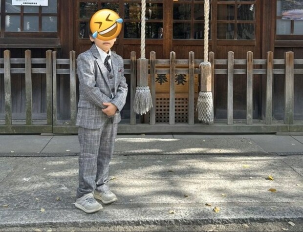 【騒然】七五三で5歳児が見せた“衝撃ポーズ”12万いいね→漂う雰囲気に「パパかとｗ」「まさかの」