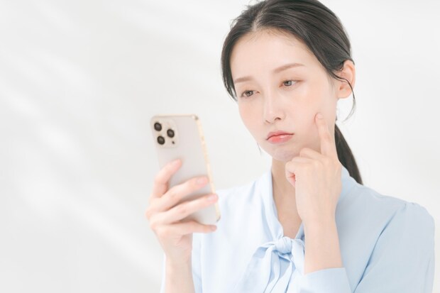 　女性　イライラ　携帯