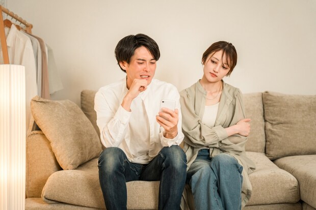 スマホ　夜　困惑