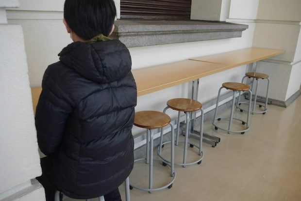 ママ友と働く店に子が来店→サボり癖のあるママが【大ピンチ】に｜​​ママ友を雇ったらもめた話