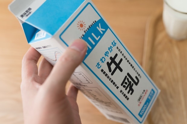 よくこぼす子に「ゆっくり注いでみよう」→見守った結果に4千いいね「愛おしい」「あらあらあーらら」