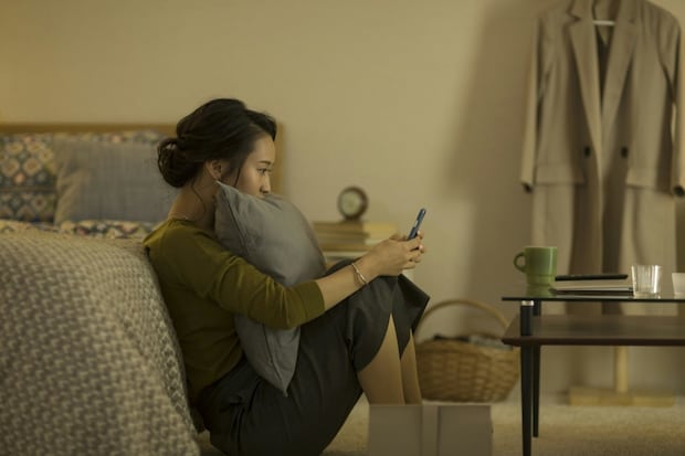 スマホ　女性