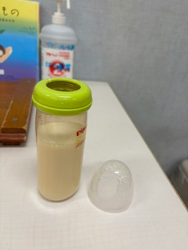 外出先で「哺乳びんの乳首がない」→大ピンチ救った神アイテムに1万いいね「授乳室で自販機に置いて」