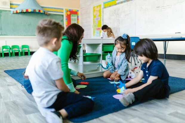 女子と遊んでいたら「好きなんだー？」→からかわれた息子の返しに2千いいね「良い」「人生何週目？」