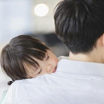 7歳娘「大きくならなかったらずっと抱っこできる？」→父の愛ある返しに4千いいね「素敵」「ほっこり」