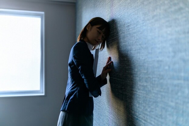 上司の愚痴を録音・人事にバラされて→愚痴をまき散らす友人の末路｜友達はエナジーヴァンパイア