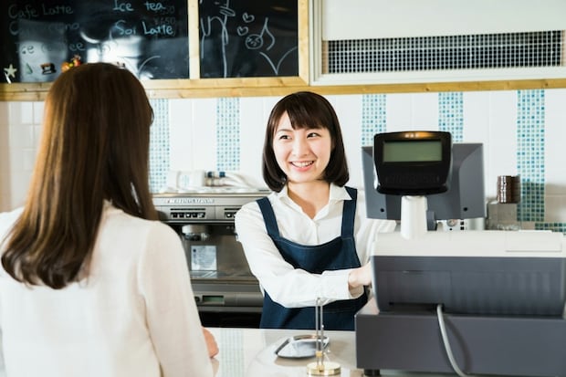 飲食バイトで見た【2パターンの客】→圧倒的な印象の差に3.8万いいね「どんどんやろう」「わかる」